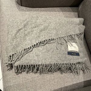 Aritzia Wilfred rectangle wool scarf heather grey